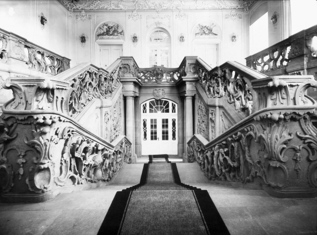 Wilhelm Deuser, Treppe im Kurfürstlichen Palais Trier, um 1900